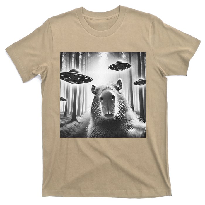 Funny Graphic Novelty Capybara Selfie With Ufo Weird Silly T-Shirt