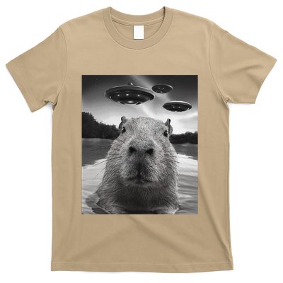 Funny Graphiccapybara Selfie With Ufos Weird T-Shirt