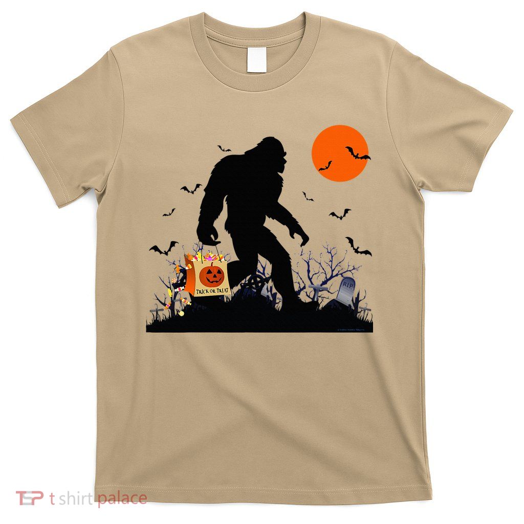 Funny Halloween Bigfoot Trick or Treating Bigfoot T-Shirt