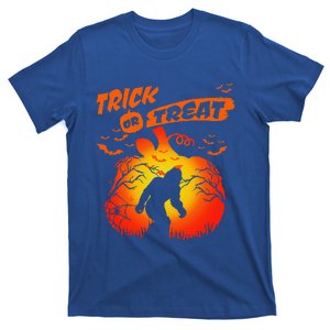 Funny Halloween Bigfoot Trick Or Treat Halloween Costume T-Shirt