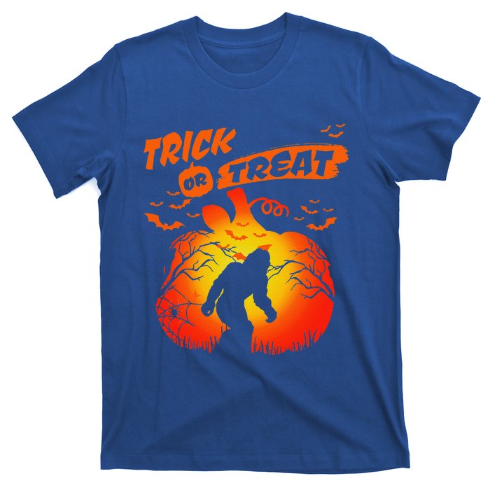 Funny Halloween Bigfoot Trick Or Treat Halloween Costume T-Shirt