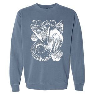 Fossil Hunter Paleontologist Fossil Hunting Garment-Dyed Sweatshirt