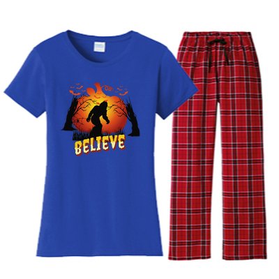 Funny Halloween Yowie Bigfoot Yeti Lover Sasquatch Believer Women's Flannel Pajama Set