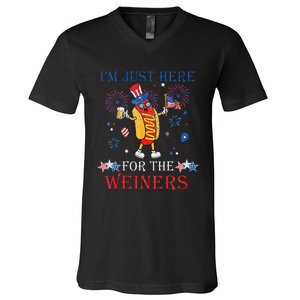 Funny Im Just Here For The Wieners 4Th Of July V-Neck T-Shirt