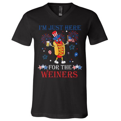Funny Im Just Here For The Wieners 4Th Of July V-Neck T-Shirt