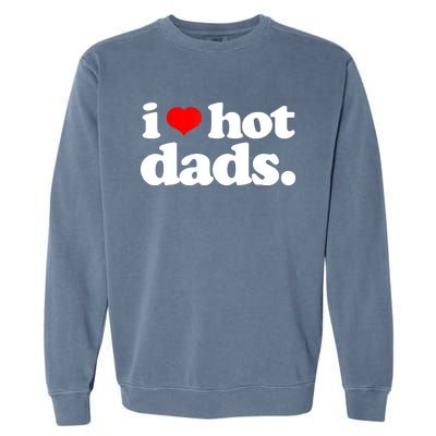 Funny I Love Hot Dads Top For Hot Dad Joke I Heart Hot Dads Garment-Dyed Sweatshirt