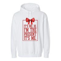 Funny ItS Me Hi IM The Present ItS Me Garment-Dyed Fleece Hoodie