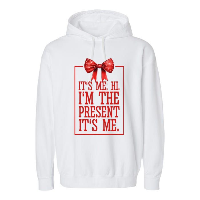 Funny ItS Me Hi IM The Present ItS Me Garment-Dyed Fleece Hoodie