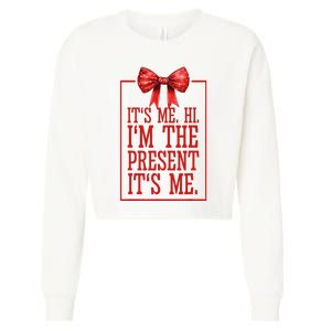 Funny ItS Me Hi IM The Present ItS Me Cropped Pullover Crew