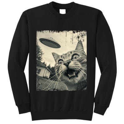 Funny Invasion Meme Vintage Alien Cat Ufo Selfie Sweatshirt
