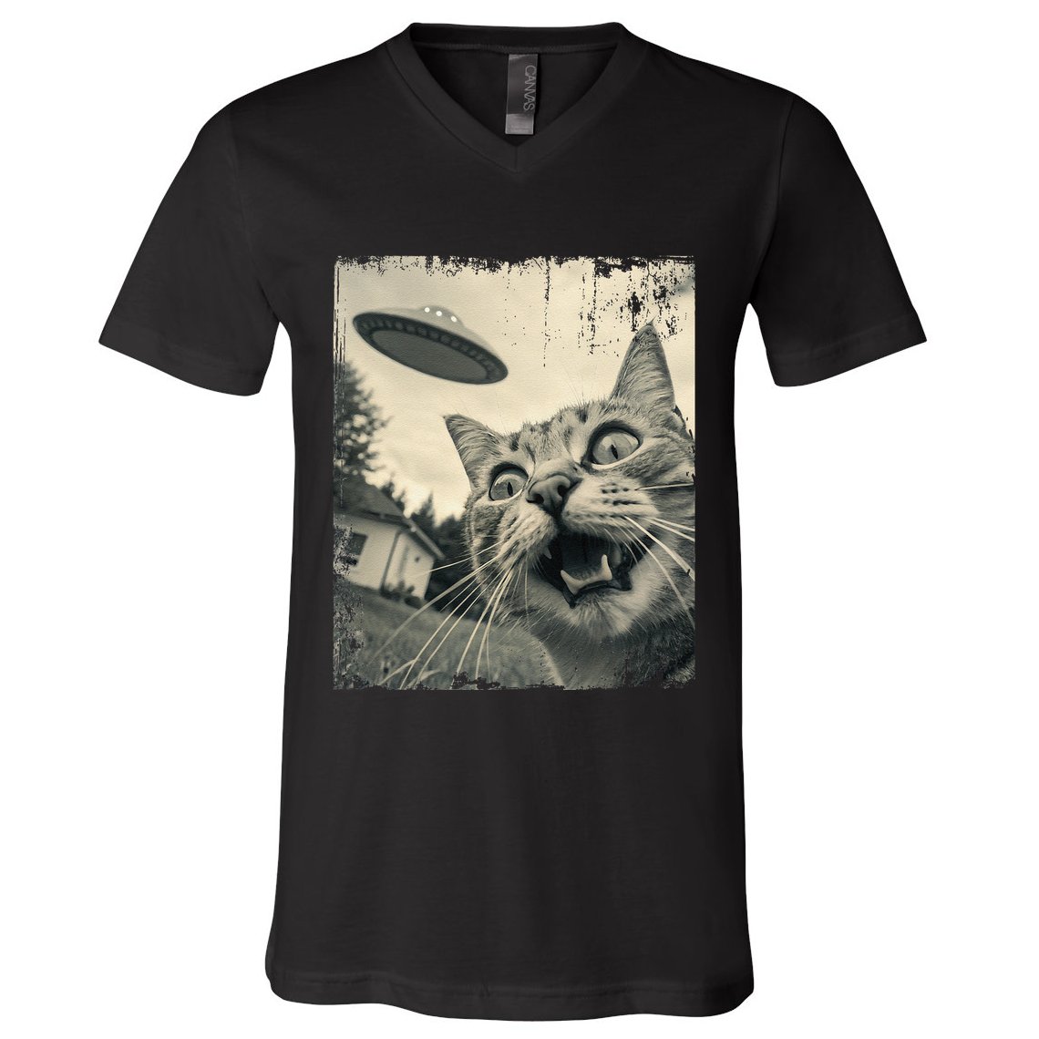 Funny Invasion Meme Vintage Alien Cat Ufo Selfie V-Neck T-Shirt