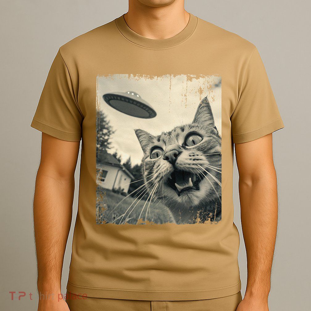 Funny Invasion Meme Vintage Alien Cat Ufo Selfie T-Shirt