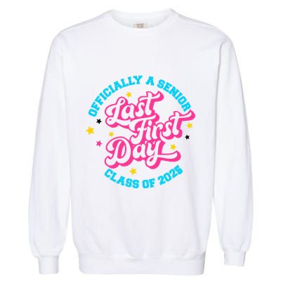 First Last Day Of School Officially A Senior Class Of 2025 Garment-Dyed Sweatshirt