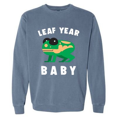 Frog Lovers Leaf Year Leaf Birthday Jumping Funny Gift Garment-Dyed Sweatshirt