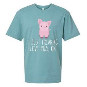 Freaking Love Pigs Gift Cute Pig Saying Gift Sueded Cloud Jersey T-Shirt