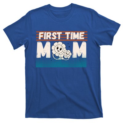 First MotherS Day New Mom Firsttime Mom Blooming Flower Gift T-Shirt