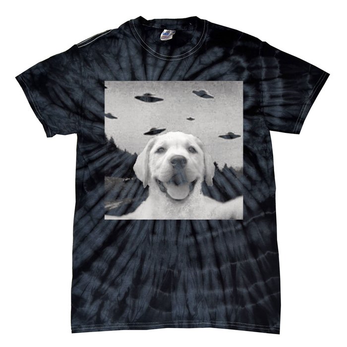 Funny Meme Labrador Selfie With Alien Ufos Funny Dog Lovers Aliens Ufo Tie-Dye T-Shirt