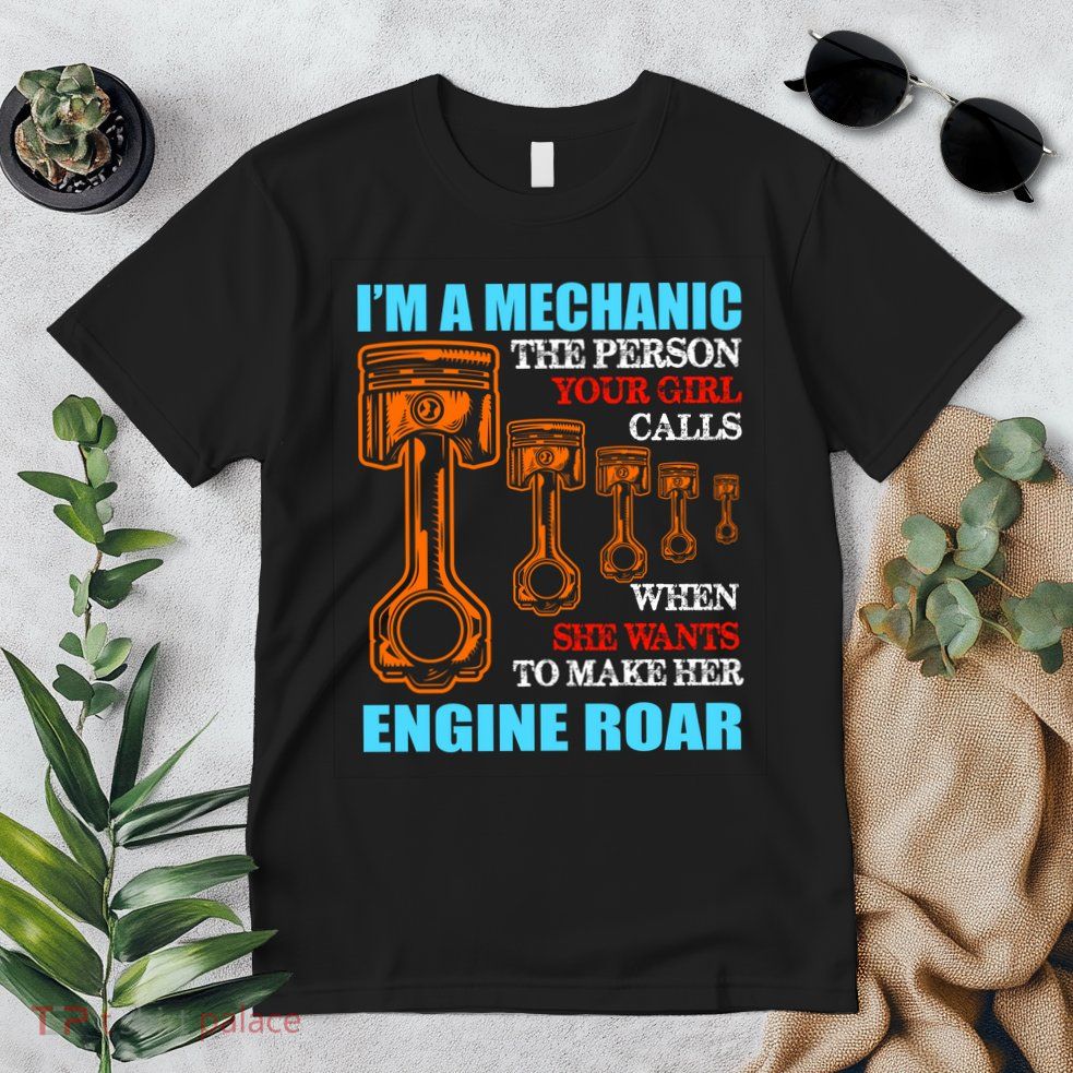 Funny Mechanic The Person Your Girl Calls When She Wants To Make Her Engine Roar Premium T-Shirt