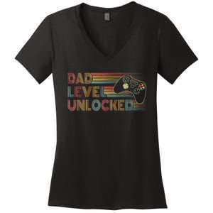 Funny New Dad Dad Level Unlocked Gaming Gamer Dad Women's V-Neck T-Shirt