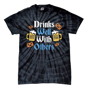 Funny Oktoberfest Drinks Well With Others Gift Tie-Dye T-Shirt