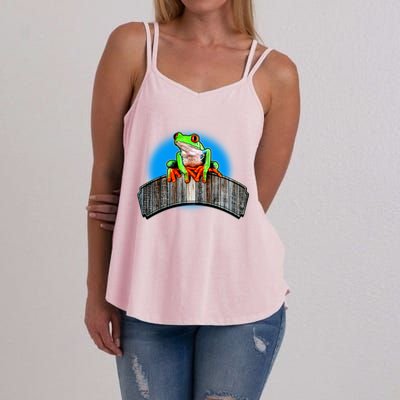 Frog On Wood Panel Women's Strappy Tank