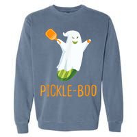 Funny Pickle Ghost Loves To Play Pickleball At Halloween Garment-Dyed Sweatshirt