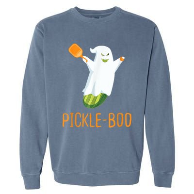 Funny Pickle Ghost Loves To Play Pickleball At Halloween Garment-Dyed Sweatshirt