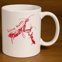 Funny Praying Mantis Retro Love Hurts Graphic 11oz C Handle Ceramic Mug