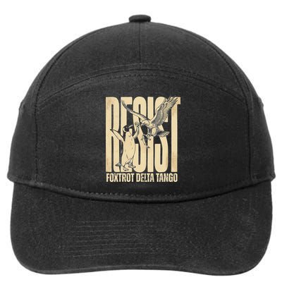 Funny Penguin Protest Resist Penguin Holding Fish Gr 7-Panel Snapback Hat