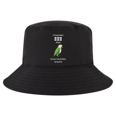 Funny Quaker Biting Quaker Parrot Joke Monk Parrot Cool Comfort Performance Bucket Hat