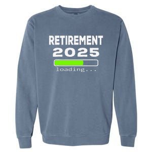 Funny Retirement 2025 Loading Retired Countdown Garment-Dyed Sweatshirt