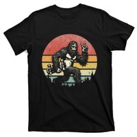 Funny Retro Bigfoot Skater Vintage Sasquatch Skateboarding T-Shirt