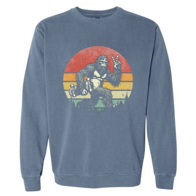 Funny Retro Bigfoot Skater Vintage Sasquatch Skateboarding Garment-Dyed Sweatshirt