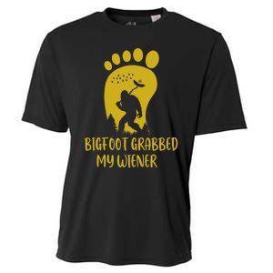 Funny Retro Bigfoot Bigfoot Grabbed My Wiener Design Cooling Performance Crew T-Shirt