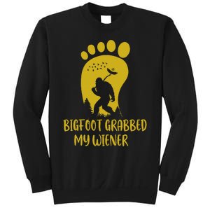 Funny Retro Bigfoot Bigfoot Grabbed My Wiener Design Sweatshirt