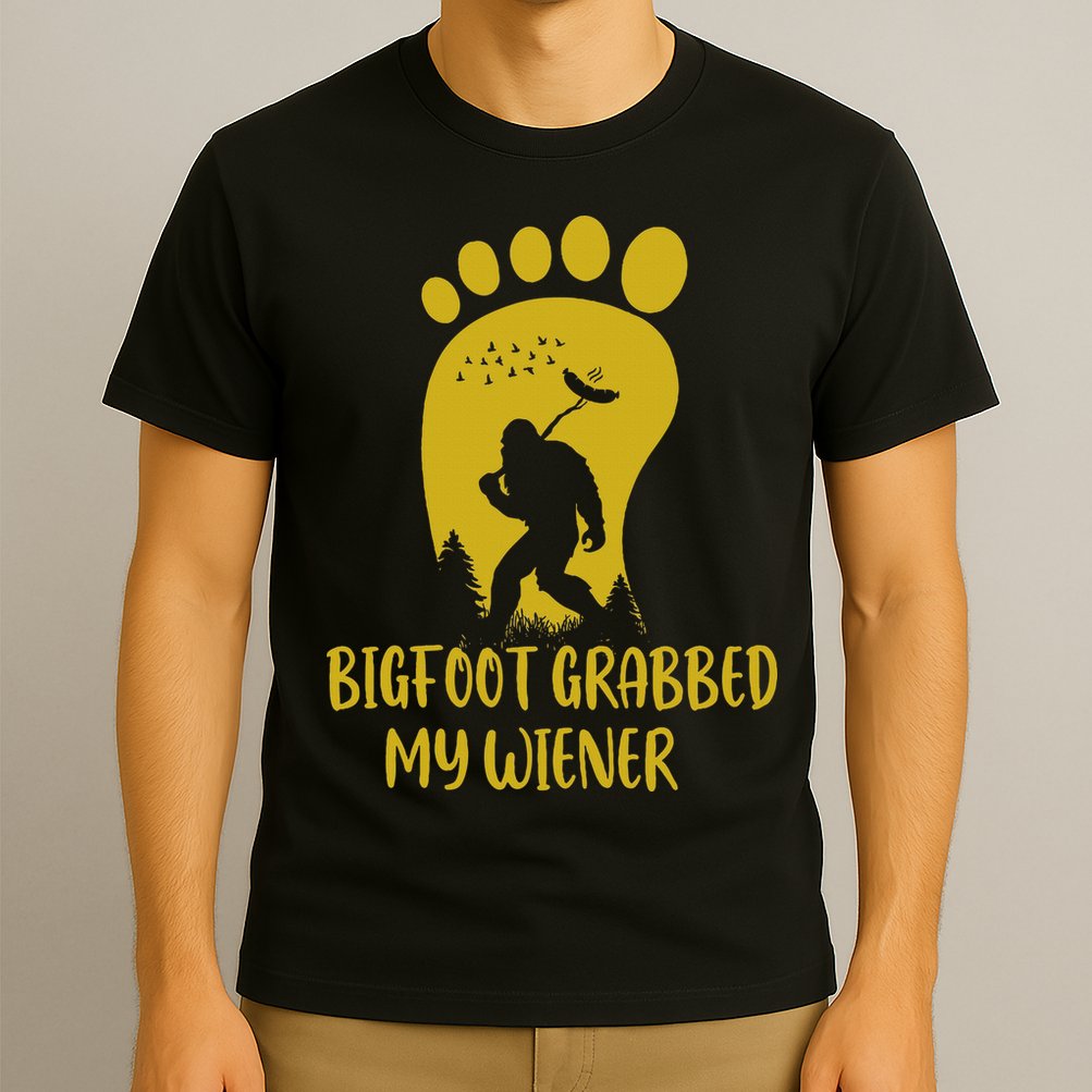 Funny Retro Bigfoot Bigfoot Grabbed My Wiener Design T-Shirt