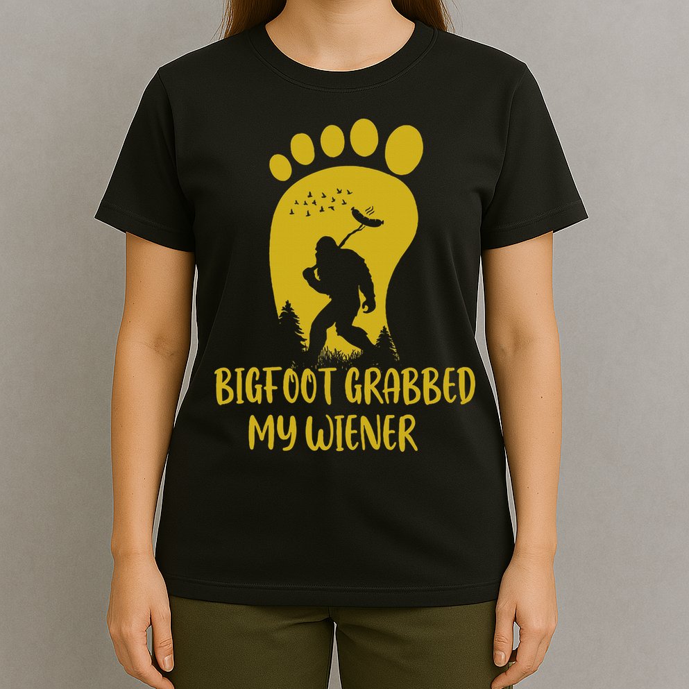 Funny Retro Bigfoot Bigfoot Grabbed My Wiener Design T-Shirt
