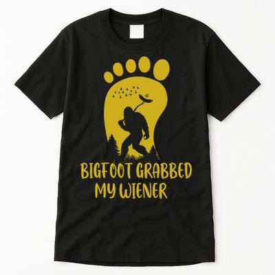 Funny Retro Bigfoot Bigfoot Grabbed My Wiener Design Tall T-Shirt