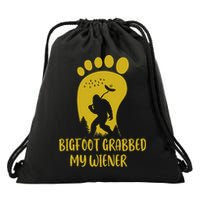 Funny Retro Bigfoot Bigfoot Grabbed My Wiener Design Drawstring Bag