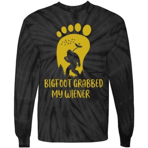 Funny Retro Bigfoot Bigfoot Grabbed My Wiener Design Tie-Dye Long Sleeve Shirt