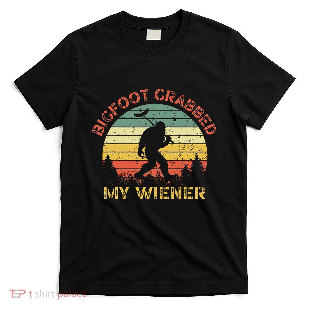 Funny Retro Bigfoot Bigfoot Grabbed My Wiener T-Shirt