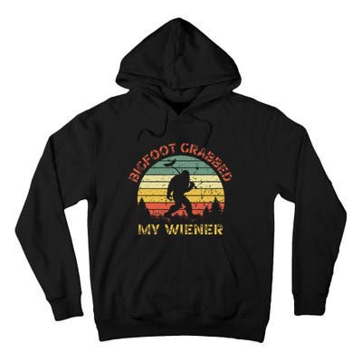 Funny Retro Bigfoot Bigfoot Grabbed My Wiener Tall Hoodie