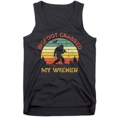 Funny Retro Bigfoot Bigfoot Grabbed My Wiener Tank Top