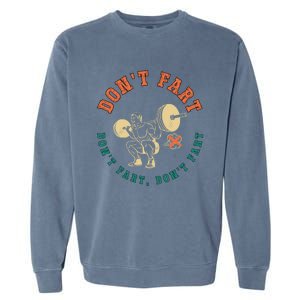 Funny Retro DonT Fart DonT Fart Powerlifting Weightlifting Gift Garment-Dyed Sweatshirt