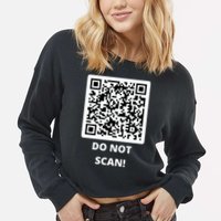 Funny Rick Roll Meme QR Code Do Not Scan Design Cropped Pullover Crew