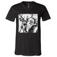 Funny Reindeer Selfie Christmas Santa Claus Xmas Cute Santa V-Neck T-Shirt