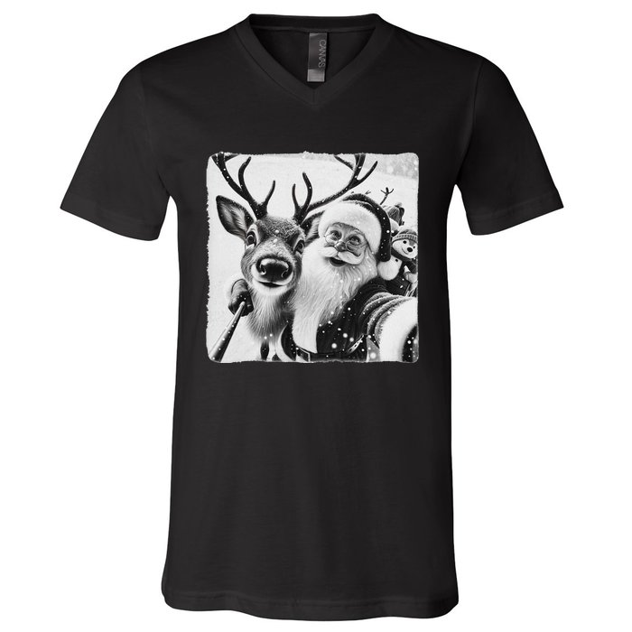 Funny Reindeer Selfie Christmas Santa Claus Xmas Cute Santa V-Neck T-Shirt