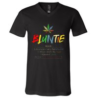 Funny Retro Vintage aunt wear Bluntie Funny Aunt Weed V-Neck T-Shirt