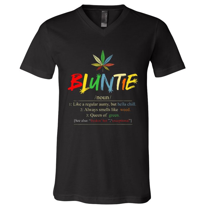 Funny Retro Vintage aunt wear Bluntie Funny Aunt Weed V-Neck T-Shirt