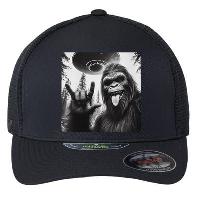 Funny Sasquatch Bigfoot Rock On Selfie With Ufo Alien Flexfit Unipanel Trucker Cap